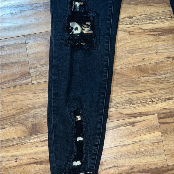 Judy Blue Black Skinny Jeans with Distressing Size 11/30 - Picture 5 of 13